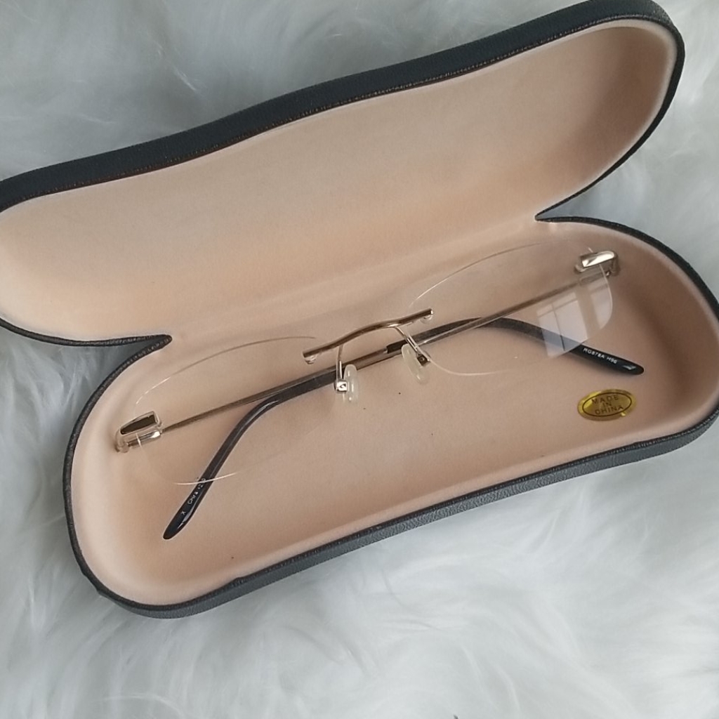 Readers With Case